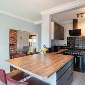 Room 1 时尚三卧室房屋 - 免费停车, 纽卡斯尔赛马场 酒店