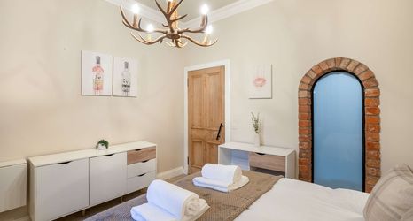 Others 2 Stylish 2 Bed Flat-free Parking