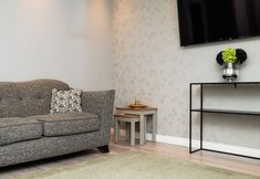 Others 6 3 Bedroom House-private Parking