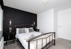 Others 3 3 Bedroom House-private Parking