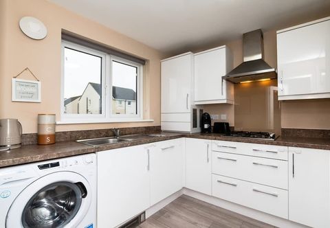 Others 3 Bedroom House-private Parking