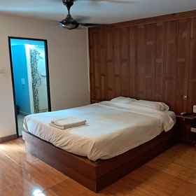 Room 1 ナムティップ バー & ゲストハウス, MuNasir Pool Cafe ホテル