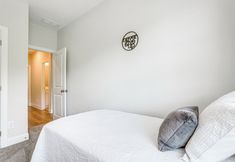 Lain-lain 7 7 Mi to Dtwn: Sleek Retreat in Atlanta!