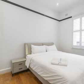 Room 1 Kozyguru | Rose Bay | เฮาส์มีเสน่ห์ใกล้ชายหาด, โรงแรม & ที่พัก Manly Wharf