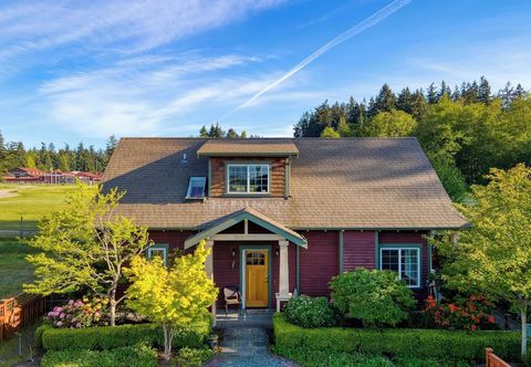 Others Sunny Backyard, Fireplace, Coastal Access in Peaceful Neighborhood Near Shopping