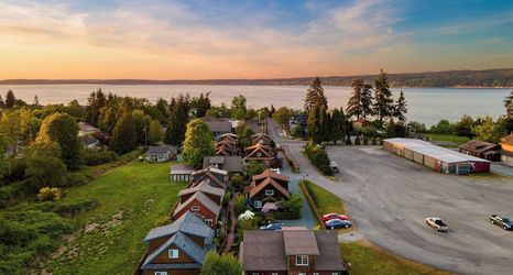 Others 2 Sunny Backyard, Fireplace, Coastal Access in Peaceful Neighborhood Near Shopping