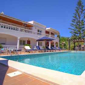 Room 1 Monte Violeta Apt in Lagos, Lagos (São Sebastião) Hotels