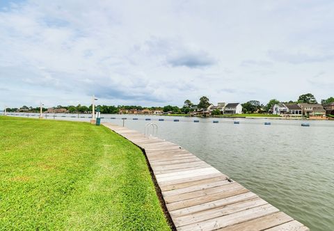 Others Paddleboards, Life Vests: Lake Conroe Getaway!