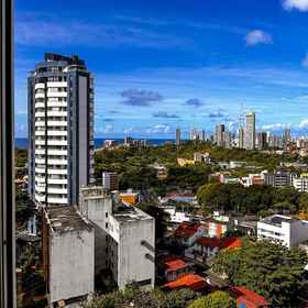 Room 1 อาพาร์ตเมนต์ อาคอนเชกานเต้ คอม Wi-Fi อาร์-คอนดิซิโอนาโด เอ การาเจม, โรงแรม & ที่พัก Pirajá