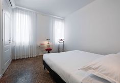 Others 7 Venetian Alcove