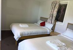 Others 6 2 double and 1 sofa beds chalet 7D