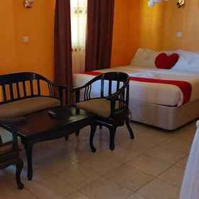 Room 1 Florence Hotel, Hotel Suna West