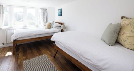 Others 2 The Dovecote, Rowden Manor- Sleeps 6 & Parking