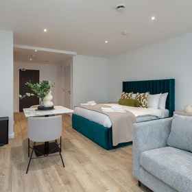 Room 1 City Studio Apartment With Modern Finish, The Comedy Store Hotels