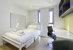 Khác 7 Smart Student Studio in West London