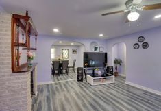 Others 3 9 Mi to Hersheypark: Spacious Home w/ Deck