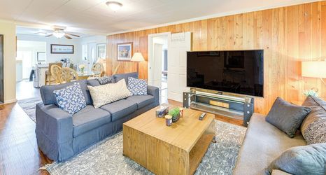 Others 2 10 Mi to South Beach & Newport: Home w/ Deck!