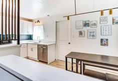 Others 3 3 Mi to Emerald Downs: Pet-friendly Home