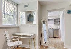 Others 6 Contemporary Couple's Retreat in Atlanta!