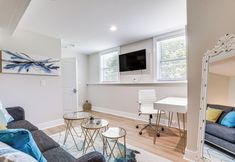 Others 7 Contemporary Couple's Retreat in Atlanta!