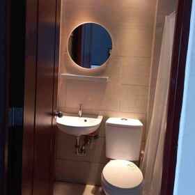 Room 1 สเตย์เคชั่น อิน อลาบัง บรานช์ เอ, โรงแรม & ที่พัก ปารานาเก