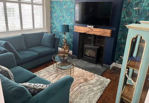 Others Cardiff - Sleeps 7 - Parking - Jacuzzi - Garden