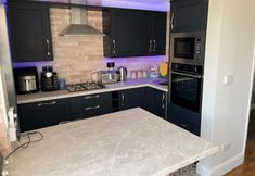 Others 7 Cardiff - Sleeps 7 - Parking - Jacuzzi - Garden