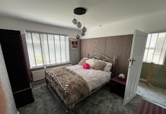 Others 3 Cardiff - Sleeps 7 - Parking - Jacuzzi - Garden