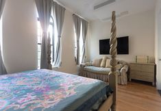 Others 7 Little manhattan