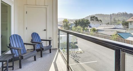 Others 2 Walk to Beaches: Modern Townhome in Lincoln City!