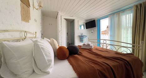 Lain-lain 2 mythos alaçatı