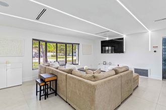 Others 4 Home 6 Mi to Hollywood Beach: Grill, Swim, Relax