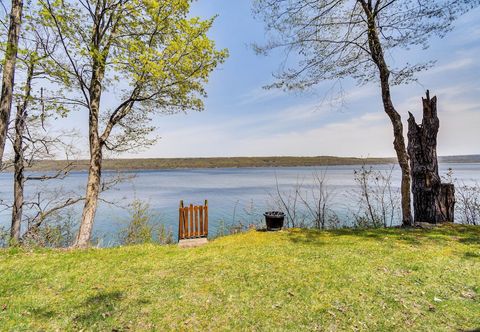 Others < 1 Mi to State Park: Trumansburg Cottage w/ Deck!