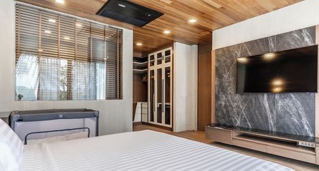 Others 2 Chariot By Villacarte