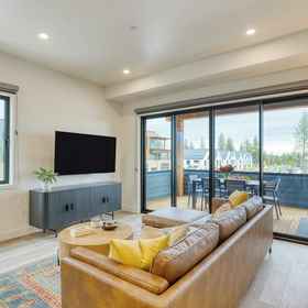 Interior1斯凱萊牧場Avantstay老彎道熱水浴缸1212號單位飯店,中俄勒冈社区学院飯店