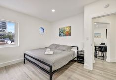 Others 3 Sophisticated 2BR1BA Short Walk to Beach