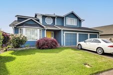 Others Home Theater & Large Backyard Deck: Tacoma Abode!