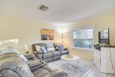 Others 5 Mi to Beaches: Seminole Retreat w/ Balcony