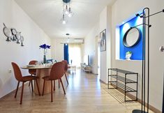 Others 4 Royal Blue Central House by Checkin