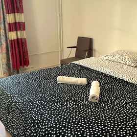 Room 1 ルーム - コージー ダブル ベッドルーム イン エスポー, シポー ホテル