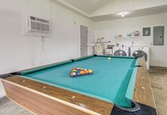 Others 3 1 Mi to UO Campus - Family Home w/ Pool Table!
