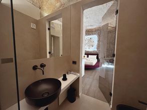 Others 4 Corona Suite