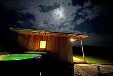 Lain-lain Rustic Cabin Retreat in Bristol Countryside