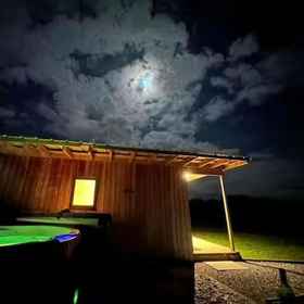 Primary image1Rustic Cabin Retreat in Bristol Countryside,Downside Abbey飯店