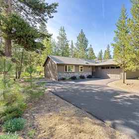 Primary image 1 6 Dutchman 3 Bedroom Home, Lava Lands Visitor Center Hotels