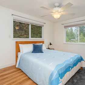 Room 1 Lower Queen Anne Townhome, King County Hotels