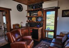 Others 5 Simons Hill Station