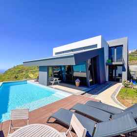 Room 1 Villa Leonor Cliffside Retreat, Calheta Municipality Villas