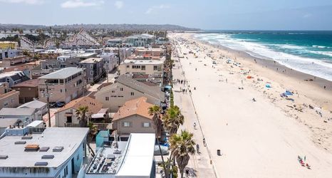 Lainnya 2 Steps From the Beach Belmont