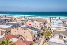 Lainnya Steps From the Beach Belmont